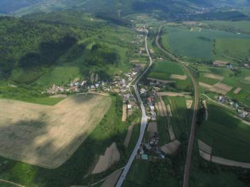 Letecké snímky našej obce z roku 2004 Letecké snímky našej obce z roku 2004