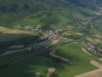 Letecké snímky našej obce z roku 2004 Letecké snímky našej obce z roku 2004