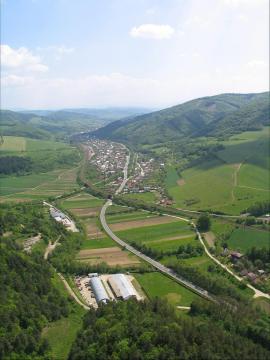 Letecké snímky našej obce z roku 2004 Letecké snímky našej obce z roku 2004