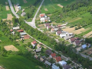 Letecké snímky našej obce z roku 2004 Letecké snímky našej obce z roku 2004