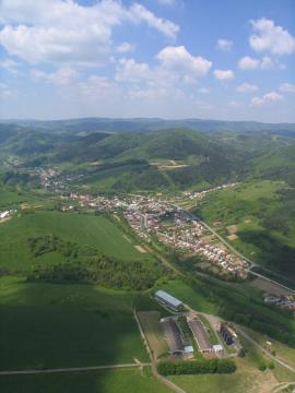 Letecké snímky našej obce z roku 2004 Letecké snímky našej obce z roku 2004